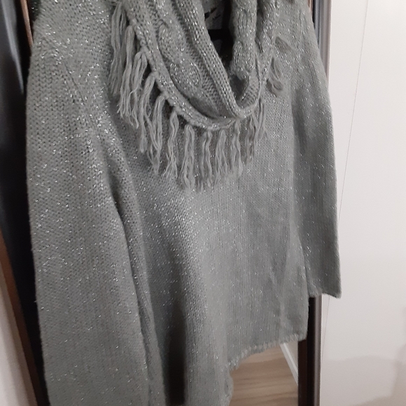 Notations Sweater - Picture 3 of 8